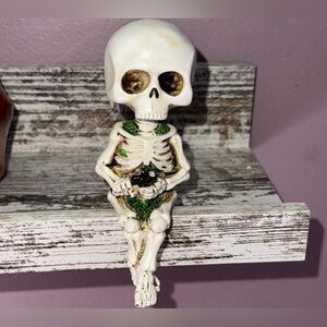 Skull skeleton incense holder